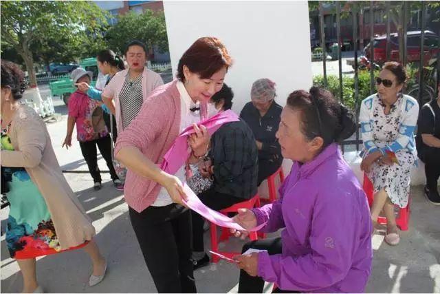 我和女友交往5个月了，初中毕业了，她家里很反对我们就在前天她们把她强行带走了，没收了手机，我们都很游戏画面